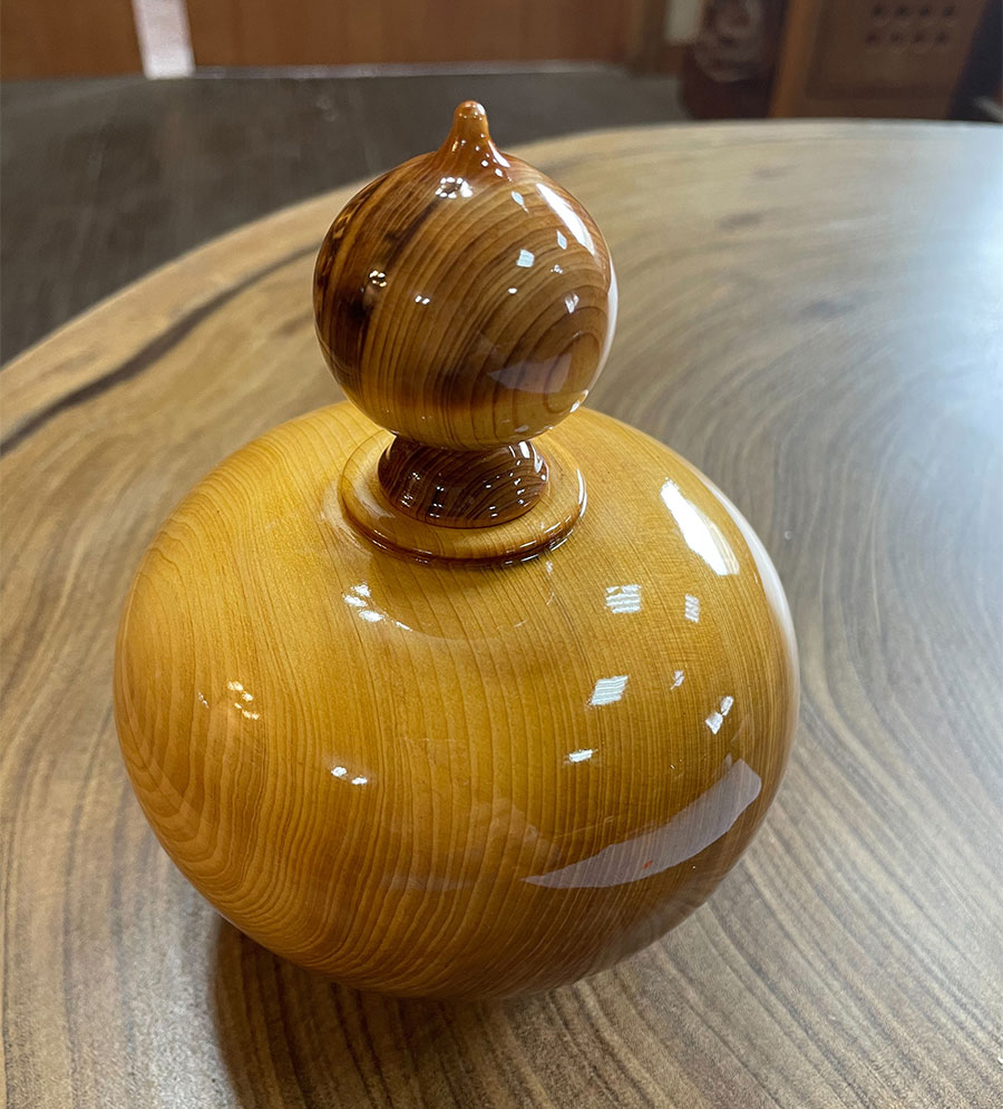 台灣黃檜聚寶瓶