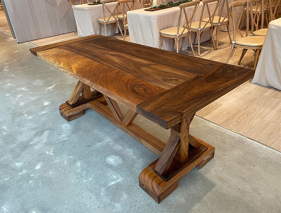 胡桃木拼板餐桌