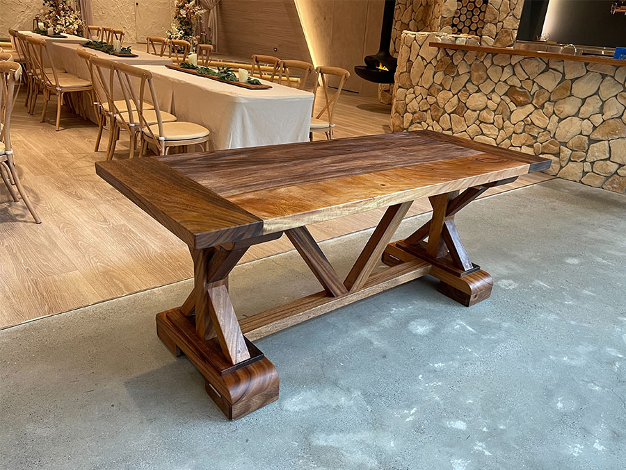 胡桃木拼板桌